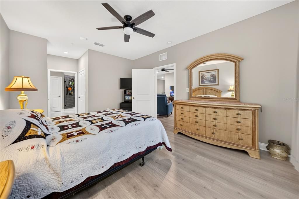 For Sale: $395,000 (2 beds, 2 baths, 1549 Square Feet)