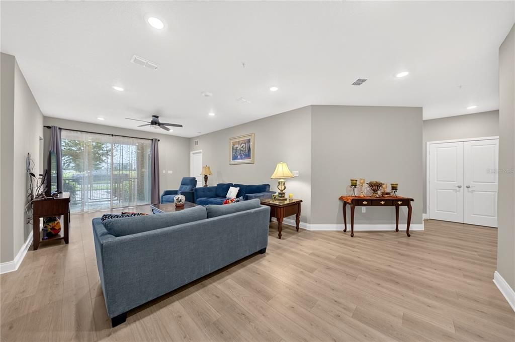For Sale: $395,000 (2 beds, 2 baths, 1549 Square Feet)
