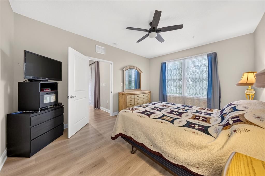 For Sale: $395,000 (2 beds, 2 baths, 1549 Square Feet)