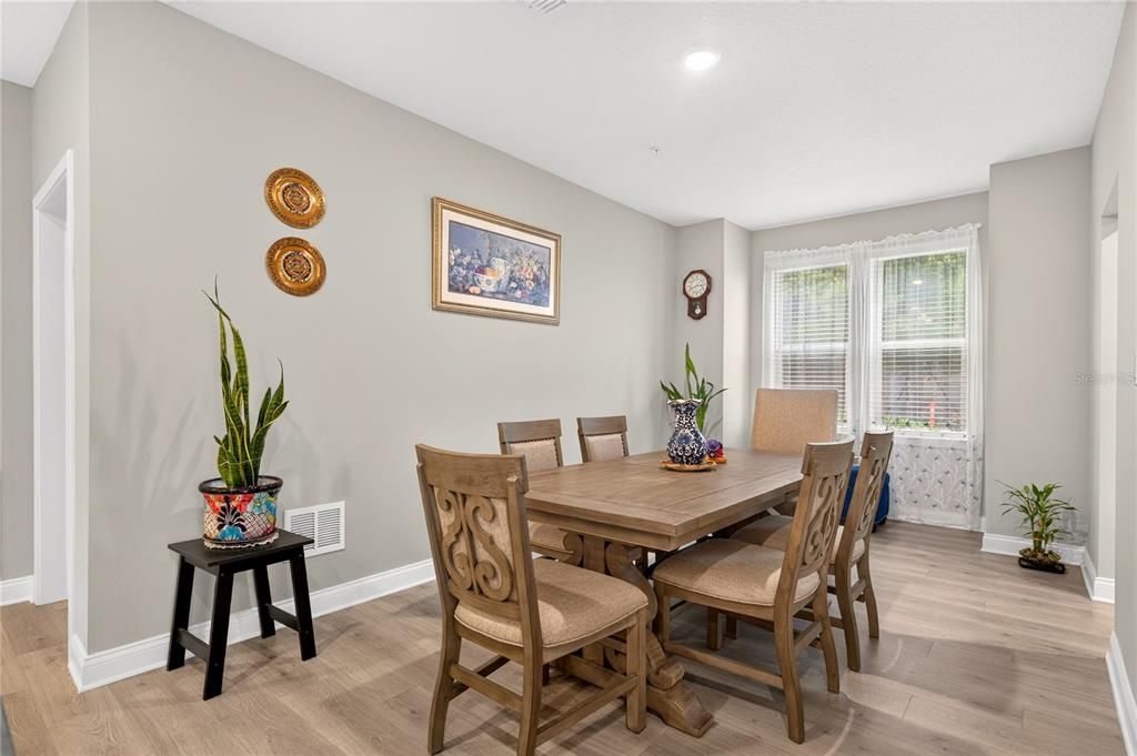 For Sale: $395,000 (2 beds, 2 baths, 1549 Square Feet)