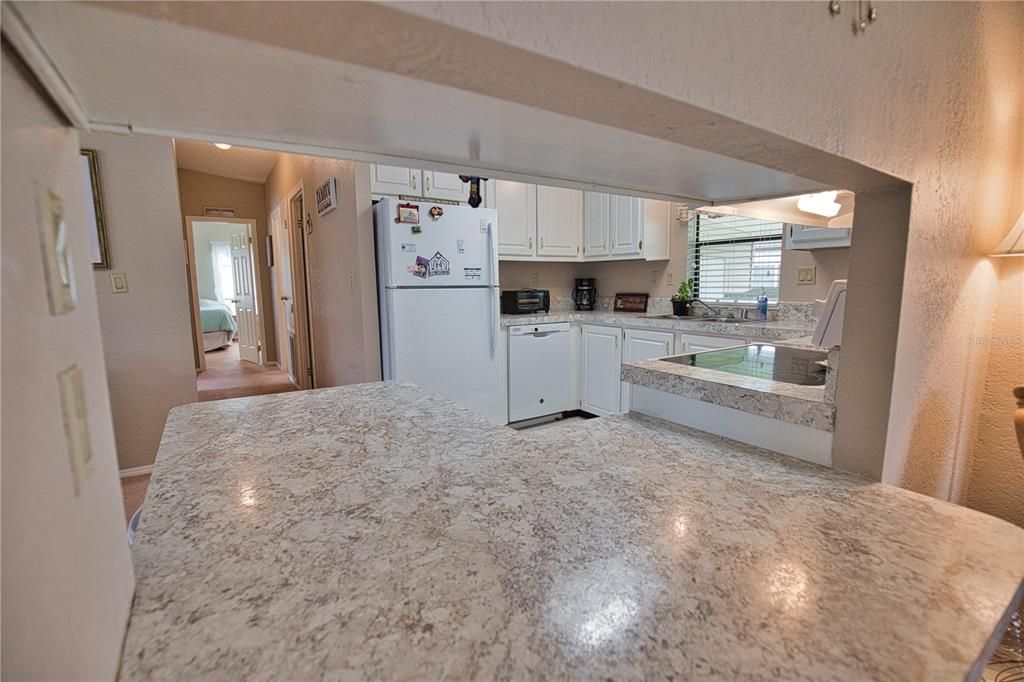 На продажу: $145,900 (2 спален, 2 ванн, 1348 Квадратных фут)