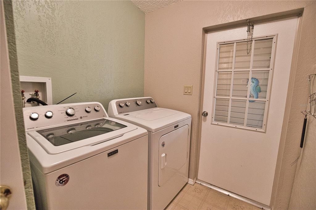 На продажу: $145,900 (2 спален, 2 ванн, 1348 Квадратных фут)