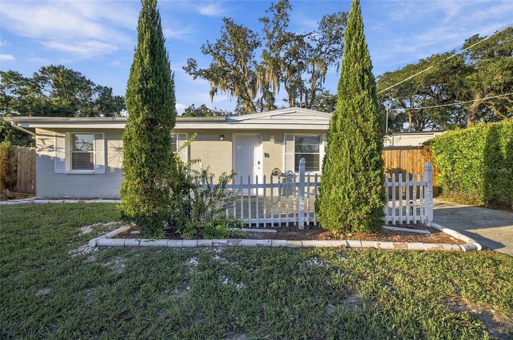 For Sale: $258,000 (3 beds, 2 baths, 1062 Square Feet)