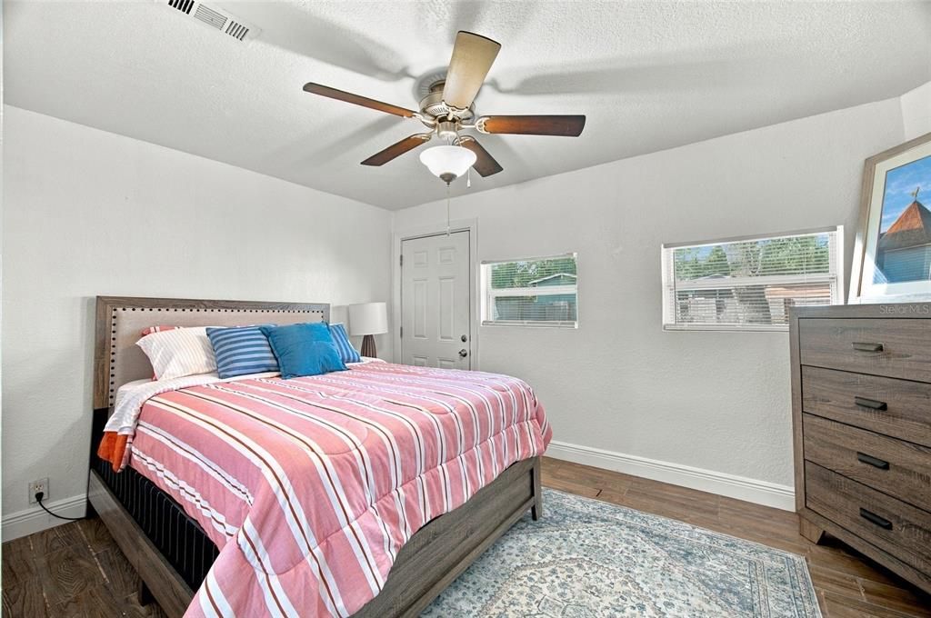 For Sale: $258,000 (3 beds, 2 baths, 1062 Square Feet)