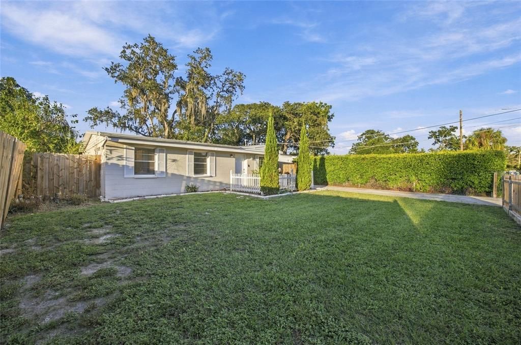For Sale: $258,000 (3 beds, 2 baths, 1062 Square Feet)