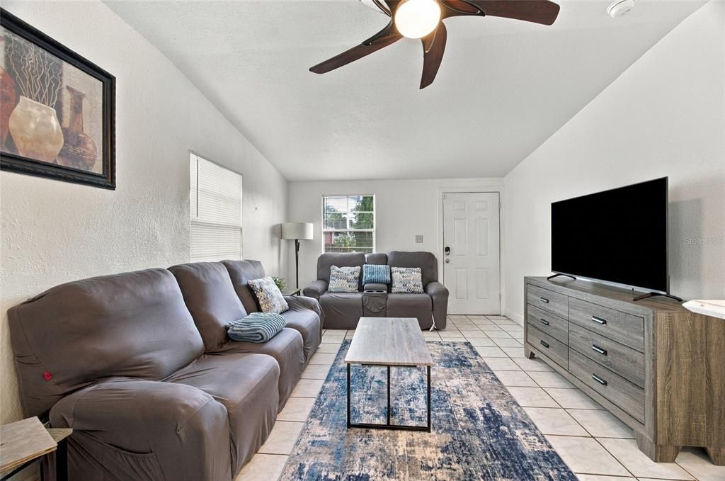 For Sale: $258,000 (3 beds, 2 baths, 1062 Square Feet)