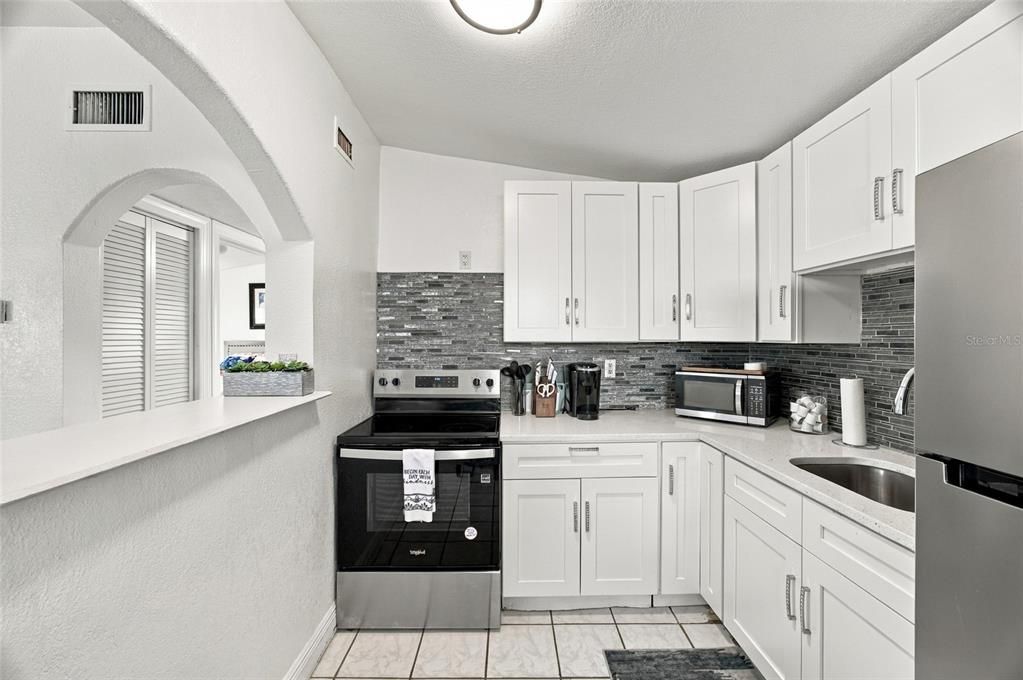 For Sale: $258,000 (3 beds, 2 baths, 1062 Square Feet)