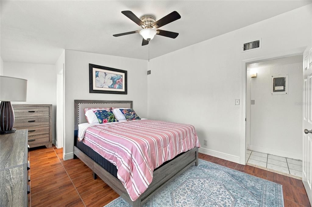 For Sale: $258,000 (3 beds, 2 baths, 1062 Square Feet)