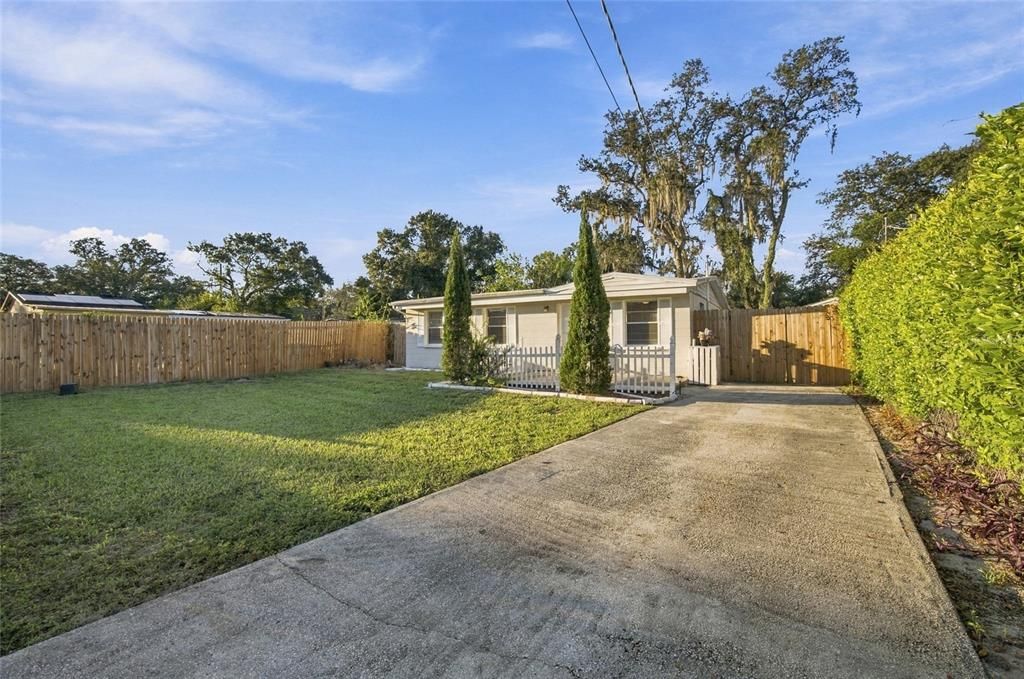 For Sale: $258,000 (3 beds, 2 baths, 1062 Square Feet)