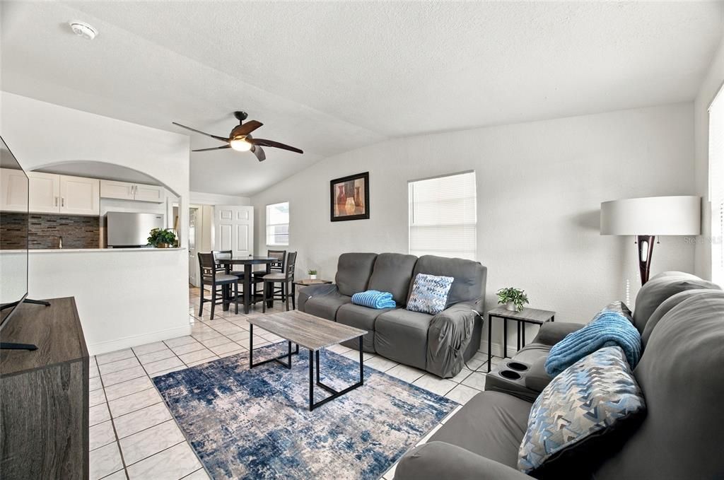 For Sale: $258,000 (3 beds, 2 baths, 1062 Square Feet)