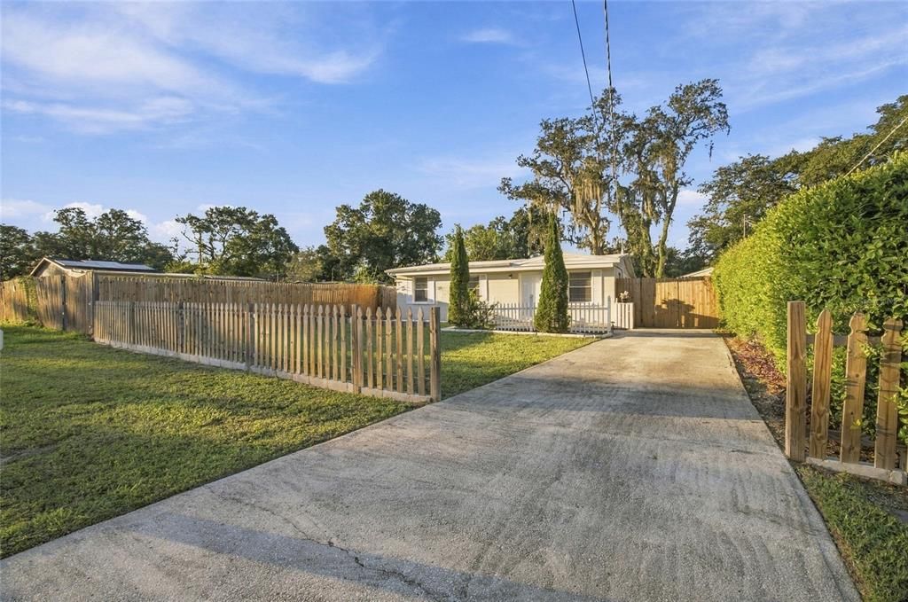 For Sale: $258,000 (3 beds, 2 baths, 1062 Square Feet)
