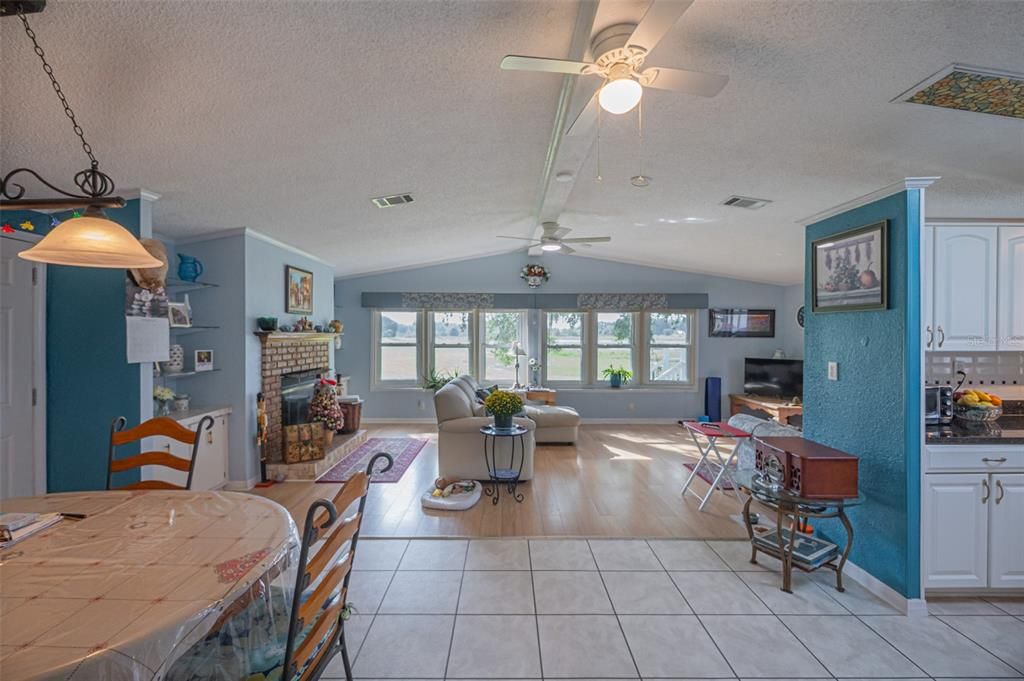 En Venta: $248,000 (2 camas, 2 baños, 1352 Pies cuadrados)