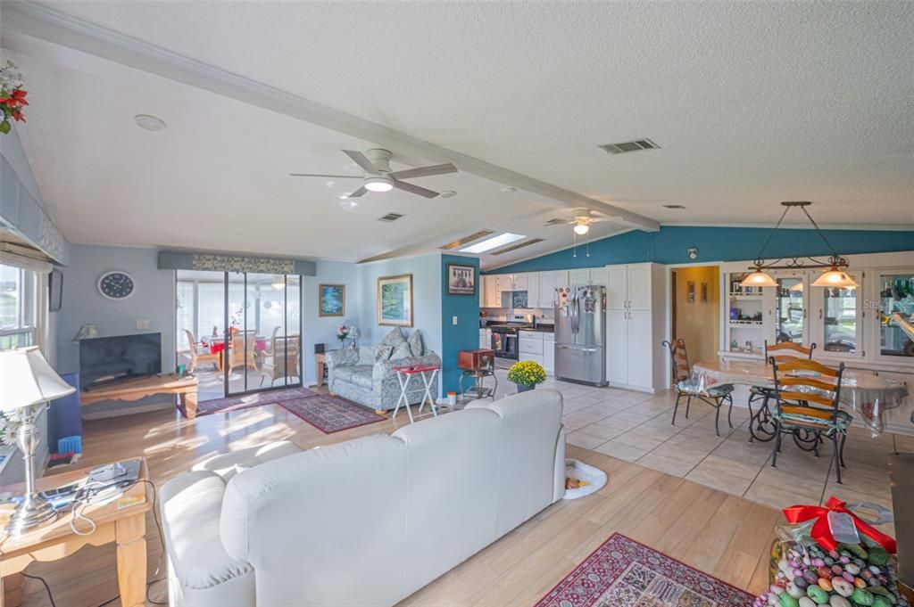 En Venta: $248,000 (2 camas, 2 baños, 1352 Pies cuadrados)