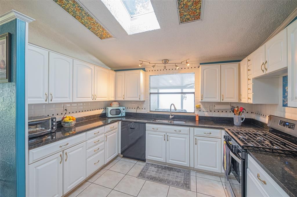 En Venta: $248,000 (2 camas, 2 baños, 1352 Pies cuadrados)