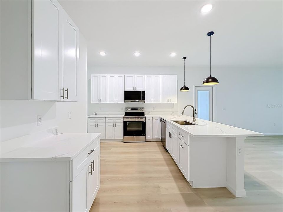 На продажу: $359,000 (3 спален, 2 ванн, 1702 Квадратных фут)