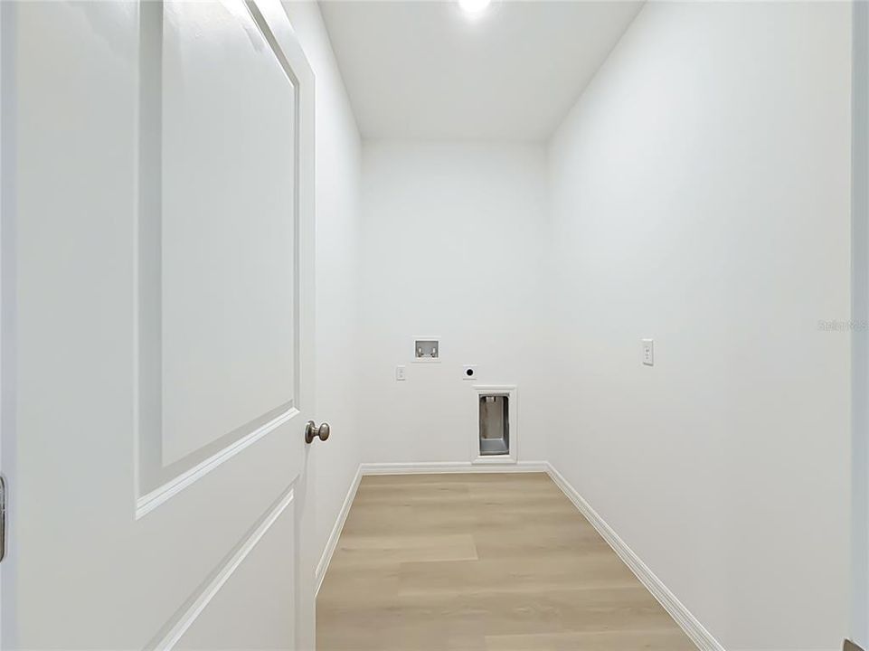 На продажу: $359,000 (3 спален, 2 ванн, 1702 Квадратных фут)