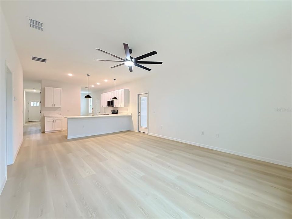 На продажу: $359,000 (3 спален, 2 ванн, 1702 Квадратных фут)