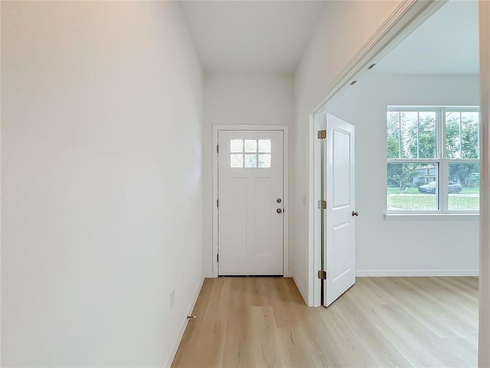 На продажу: $359,000 (3 спален, 2 ванн, 1702 Квадратных фут)