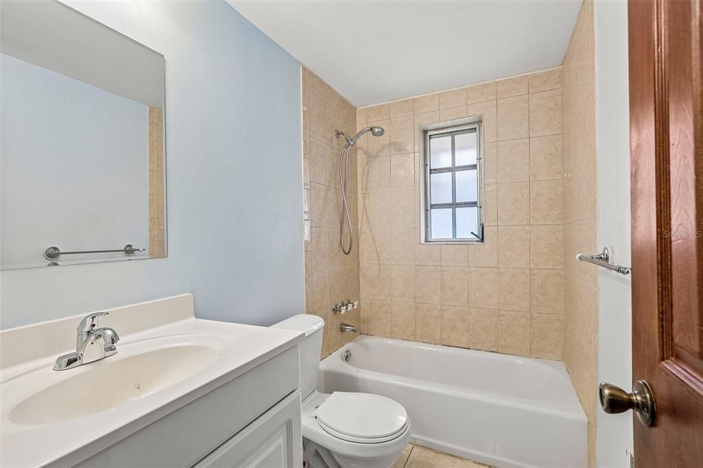 En Venta: $249,900 (2 camas, 2 baños, 1150 Pies cuadrados)