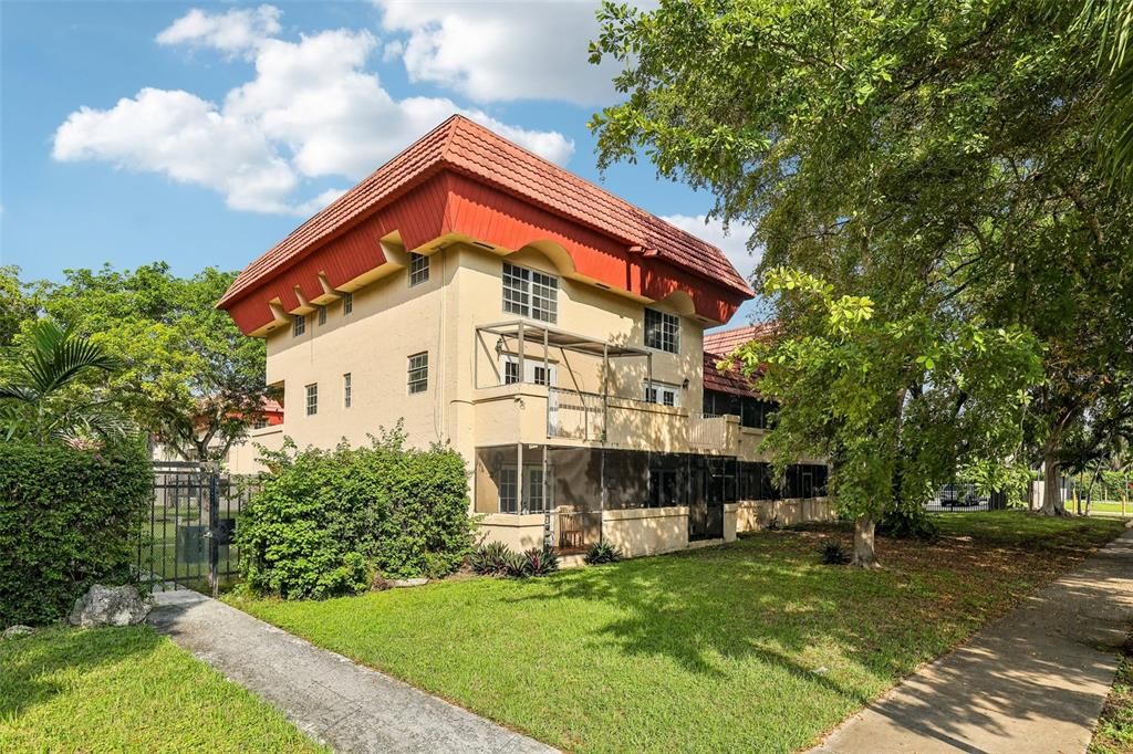 En Venta: $249,900 (2 camas, 2 baños, 1150 Pies cuadrados)