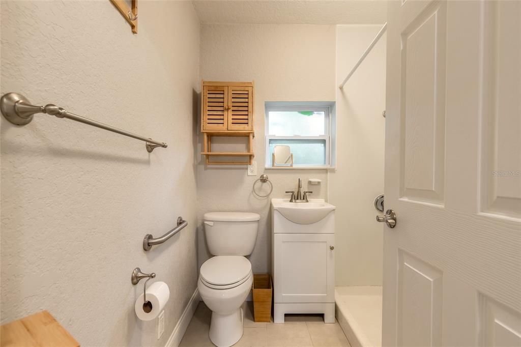 For Sale: $248,000 (3 beds, 1 baths, 1036 Square Feet)