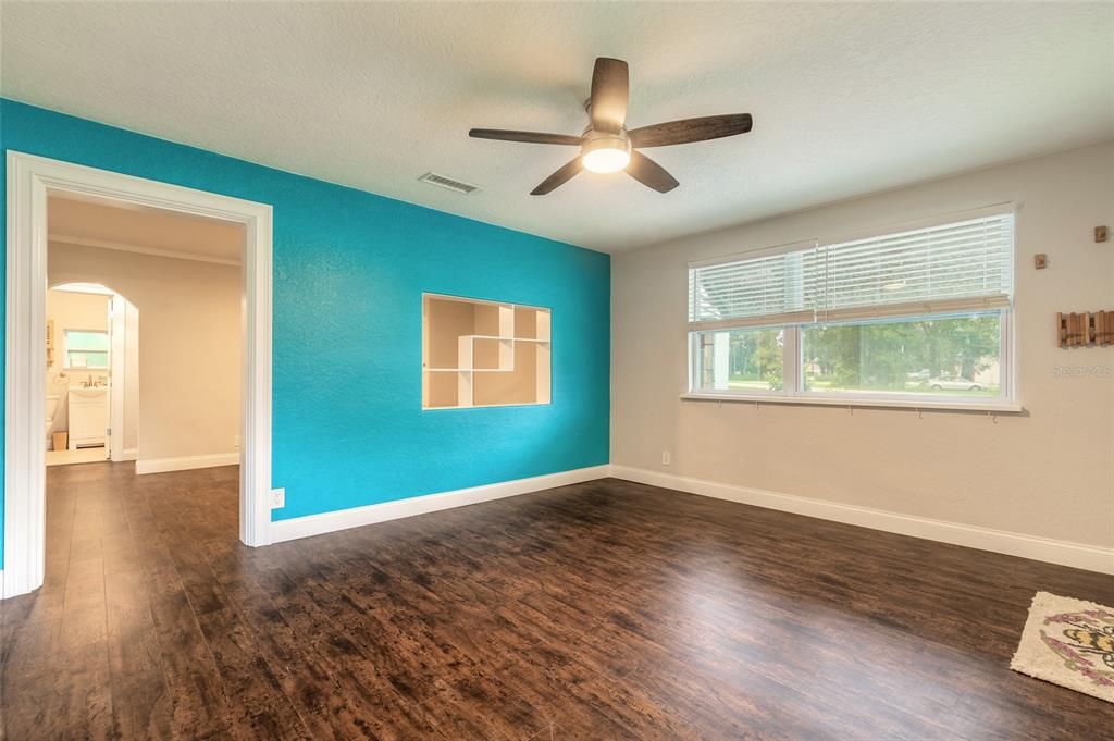 For Sale: $248,000 (3 beds, 1 baths, 1036 Square Feet)