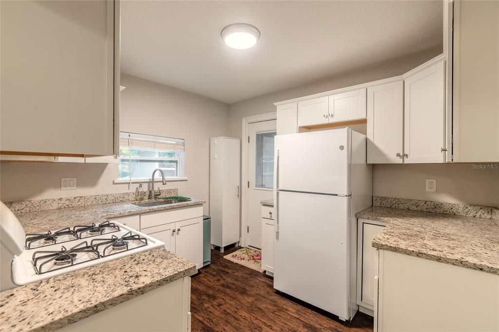 For Sale: $248,000 (3 beds, 1 baths, 1036 Square Feet)