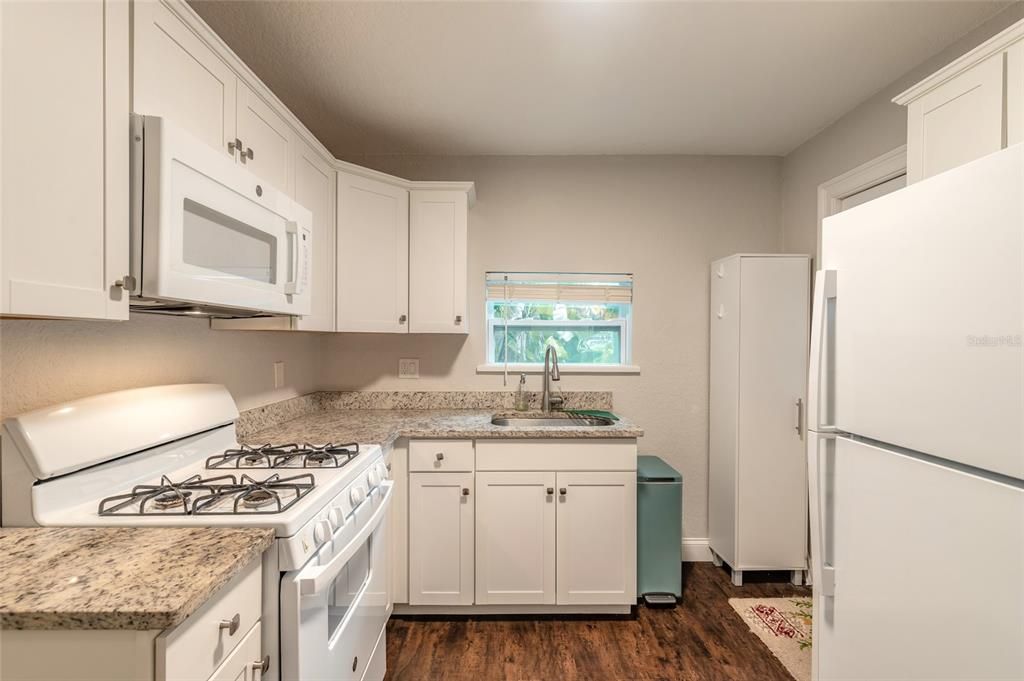 For Sale: $248,000 (3 beds, 1 baths, 1036 Square Feet)