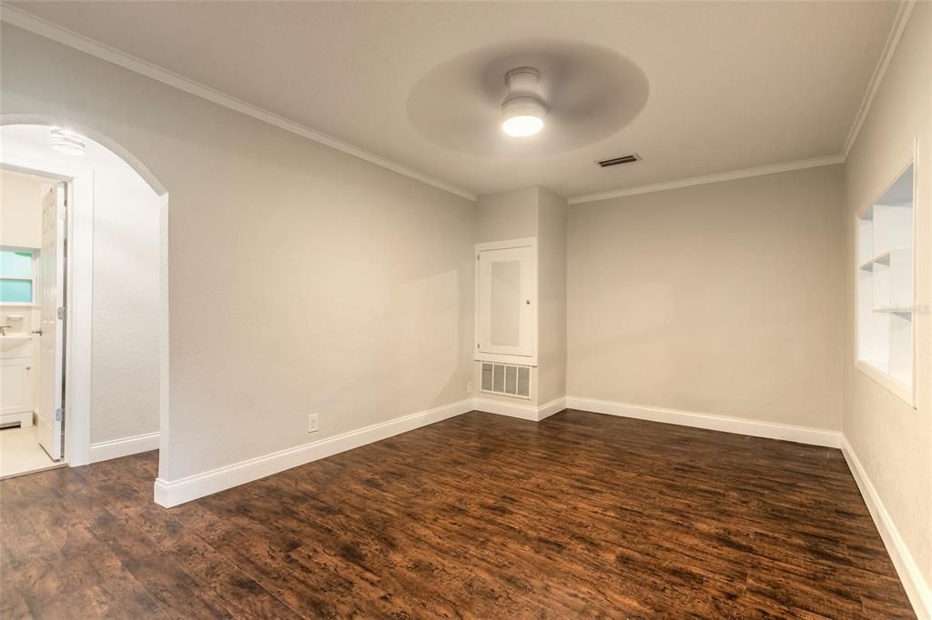 For Sale: $248,000 (3 beds, 1 baths, 1036 Square Feet)