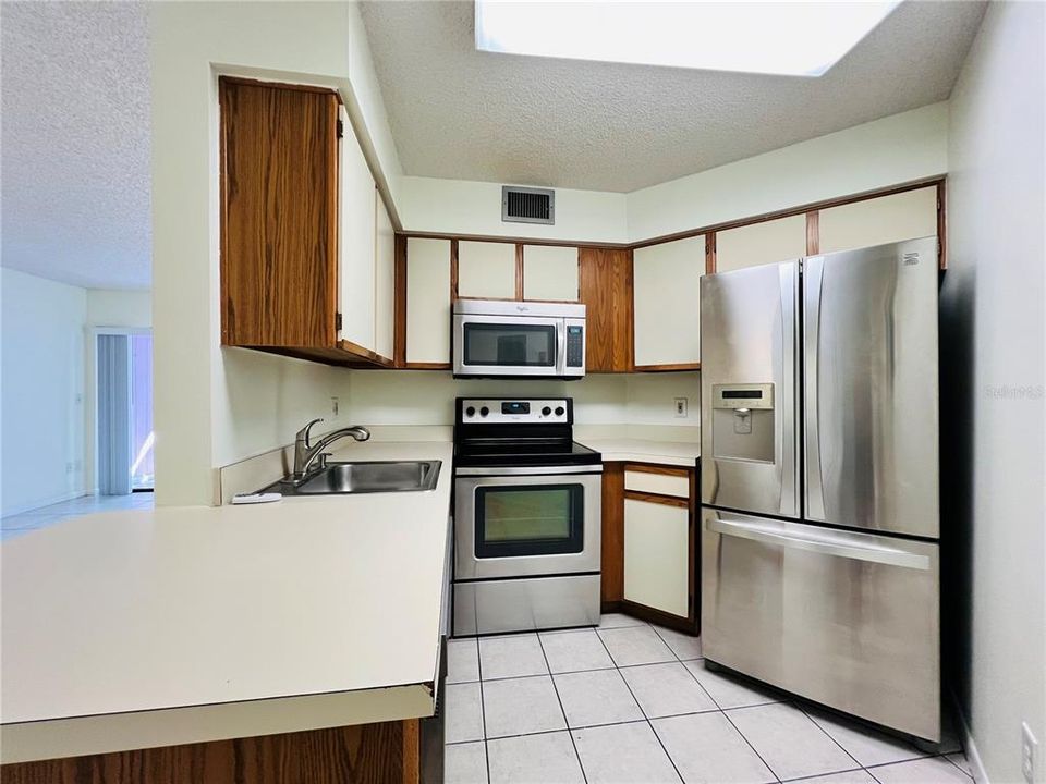 For Rent: $1,625 (2 beds, 2 baths, 820 Square Feet)