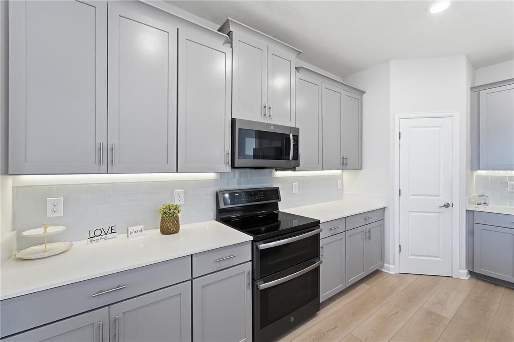 В аренду: $3,700 (3 спален, 2 ванн, 2089 Квадратных фут)