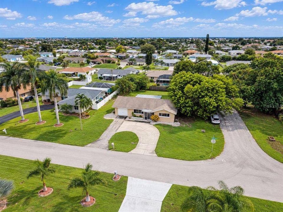На продажу: $239,000 (2 спален, 2 ванн, 1078 Квадратных фут)