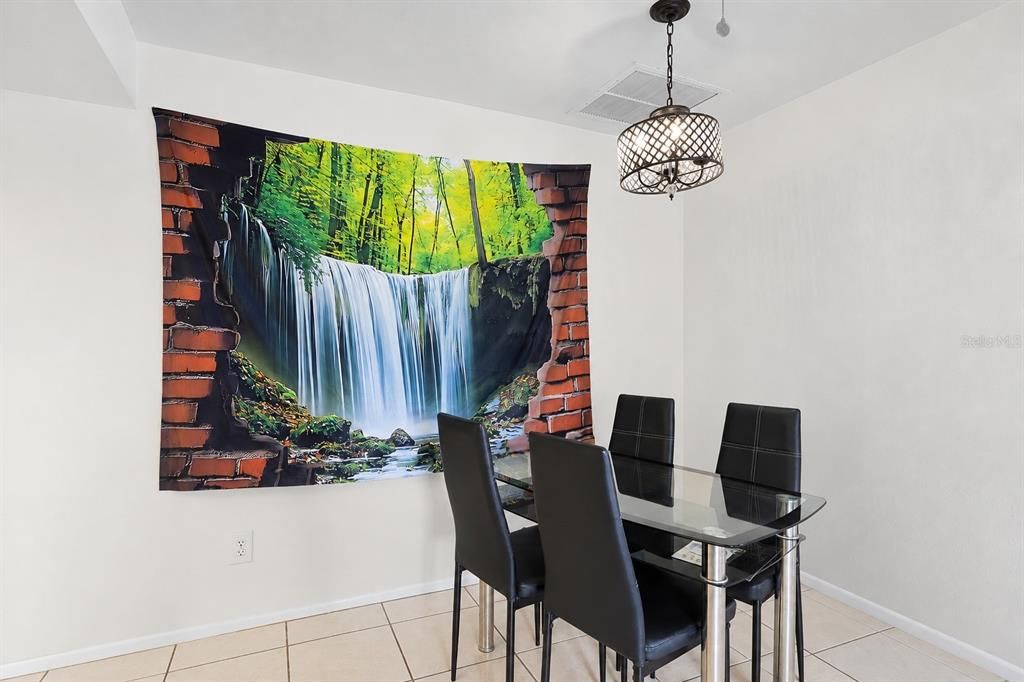 На продажу: $239,000 (2 спален, 2 ванн, 1078 Квадратных фут)