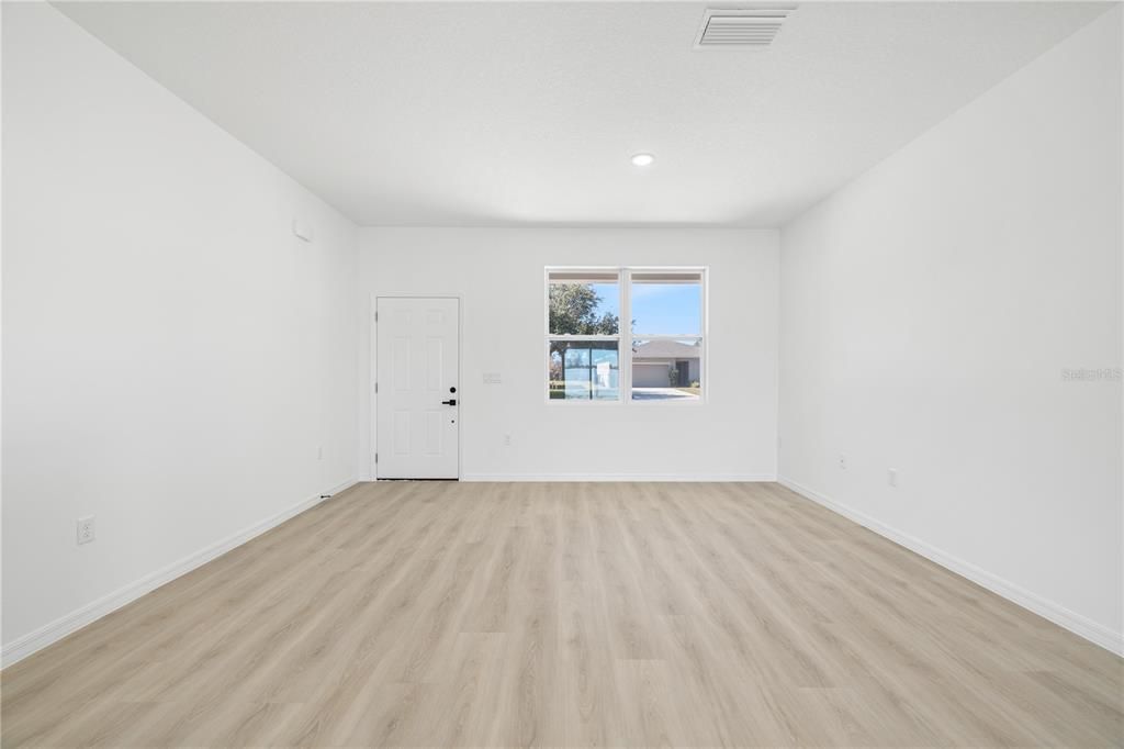 На продажу: $299,900 (4 спален, 3 ванн, 1608 Квадратных фут)