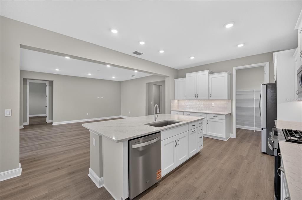 На продажу: $458,990 (2 спален, 2 ванн, 2202 Квадратных фут)