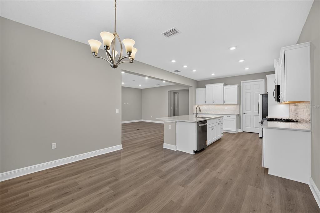 На продажу: $458,990 (2 спален, 2 ванн, 2202 Квадратных фут)