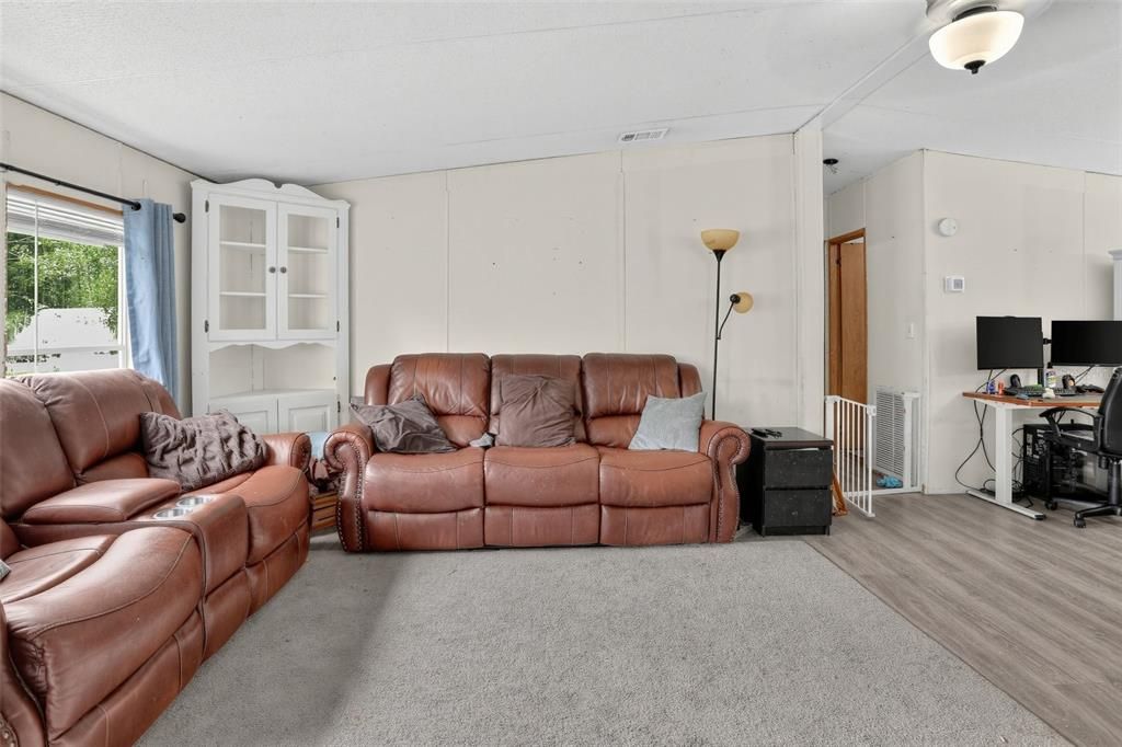 For Sale: $179,900 (3 beds, 2 baths, 1512 Square Feet)