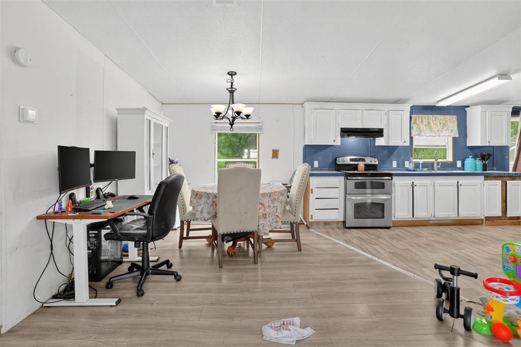 For Sale: $179,900 (3 beds, 2 baths, 1512 Square Feet)