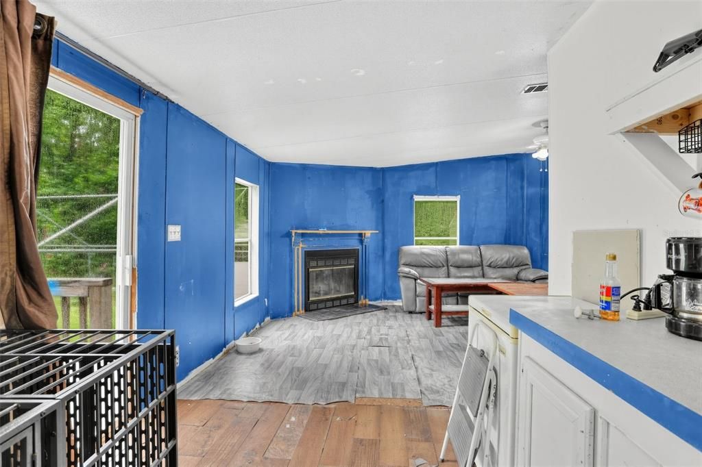 For Sale: $179,900 (3 beds, 2 baths, 1512 Square Feet)