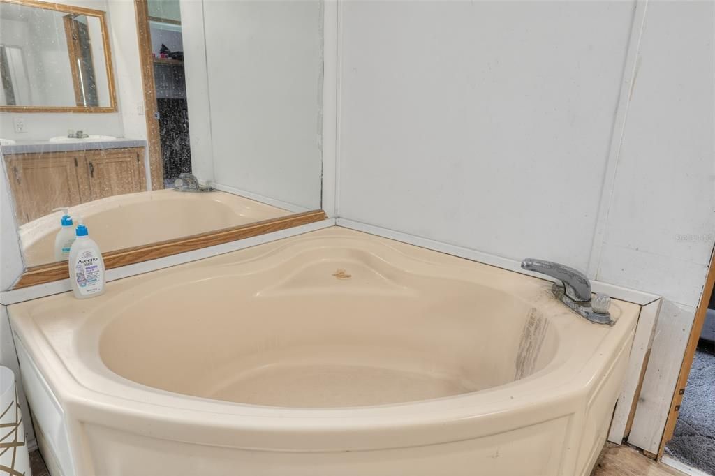 For Sale: $179,900 (3 beds, 2 baths, 1512 Square Feet)