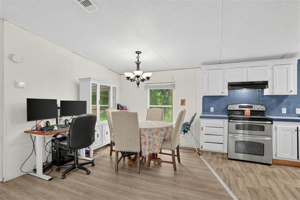 For Sale: $179,900 (3 beds, 2 baths, 1512 Square Feet)