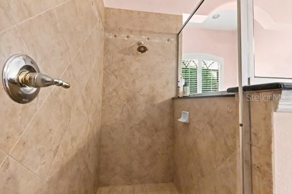 En Renta: $4,900 (4 camas, 3 baños, 3831 Pies cuadrados)