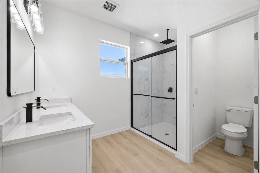 En Venta: $298,900 (4 camas, 3 baños, 1608 Pies cuadrados)