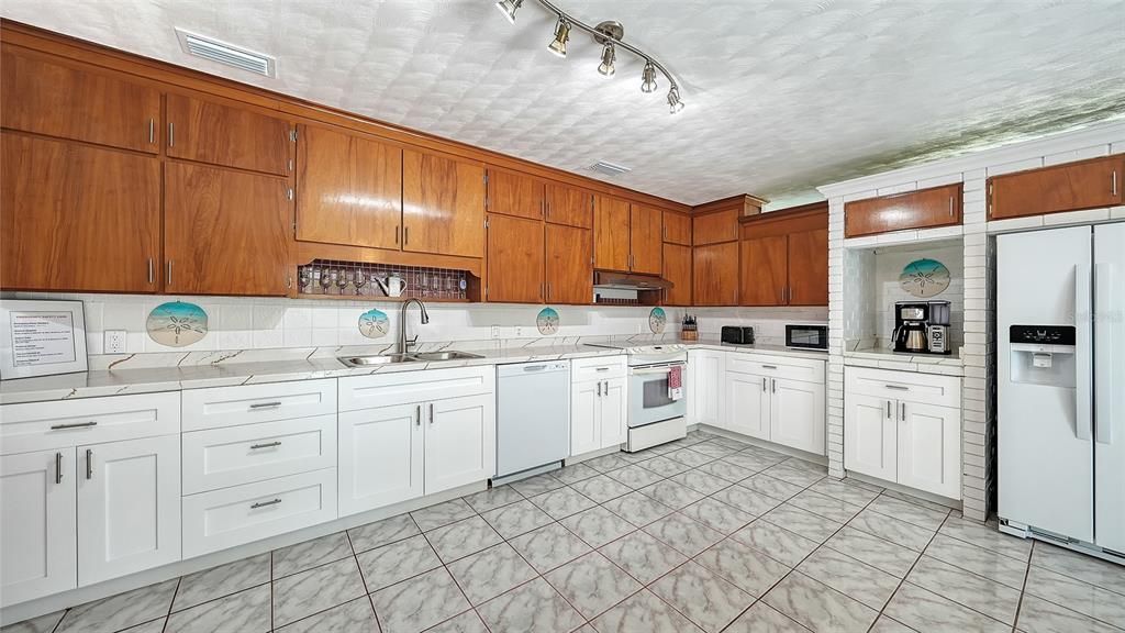 En Venta: $1,750,000 (4 camas, 0 baños, 2488 Pies cuadrados)