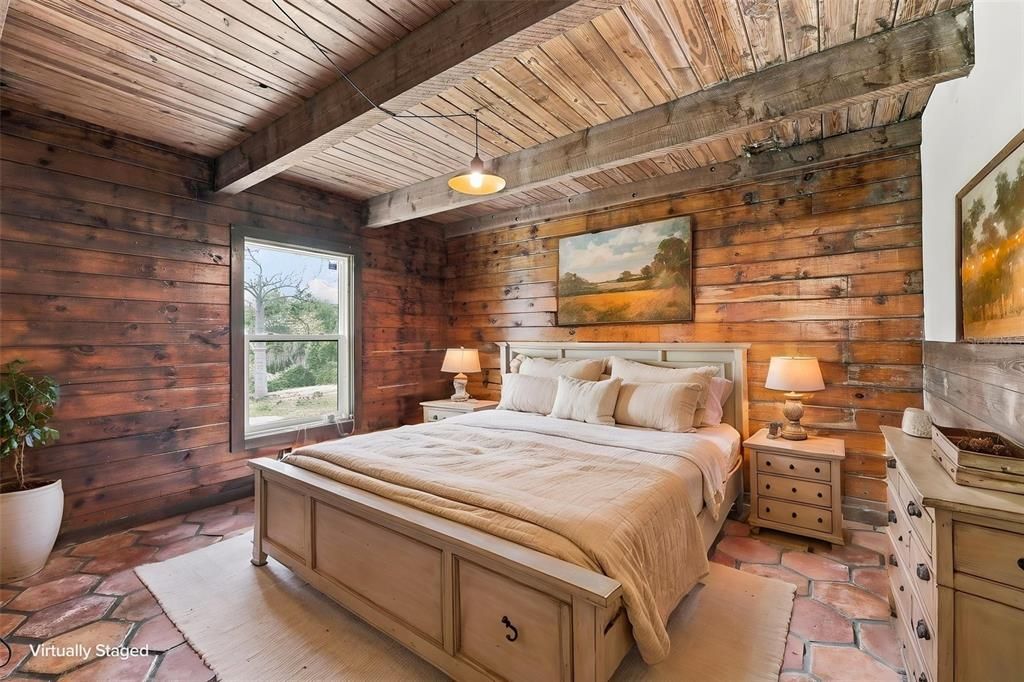 For Sale: $549,000 (5 beds, 2 baths, 2317 Square Feet)