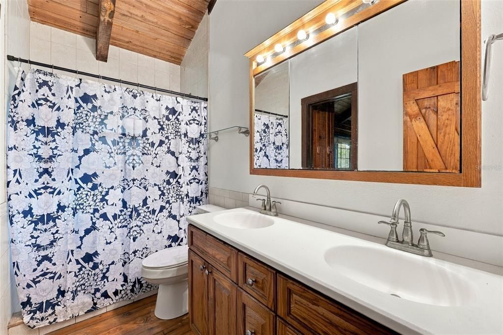 For Sale: $549,000 (5 beds, 2 baths, 2317 Square Feet)