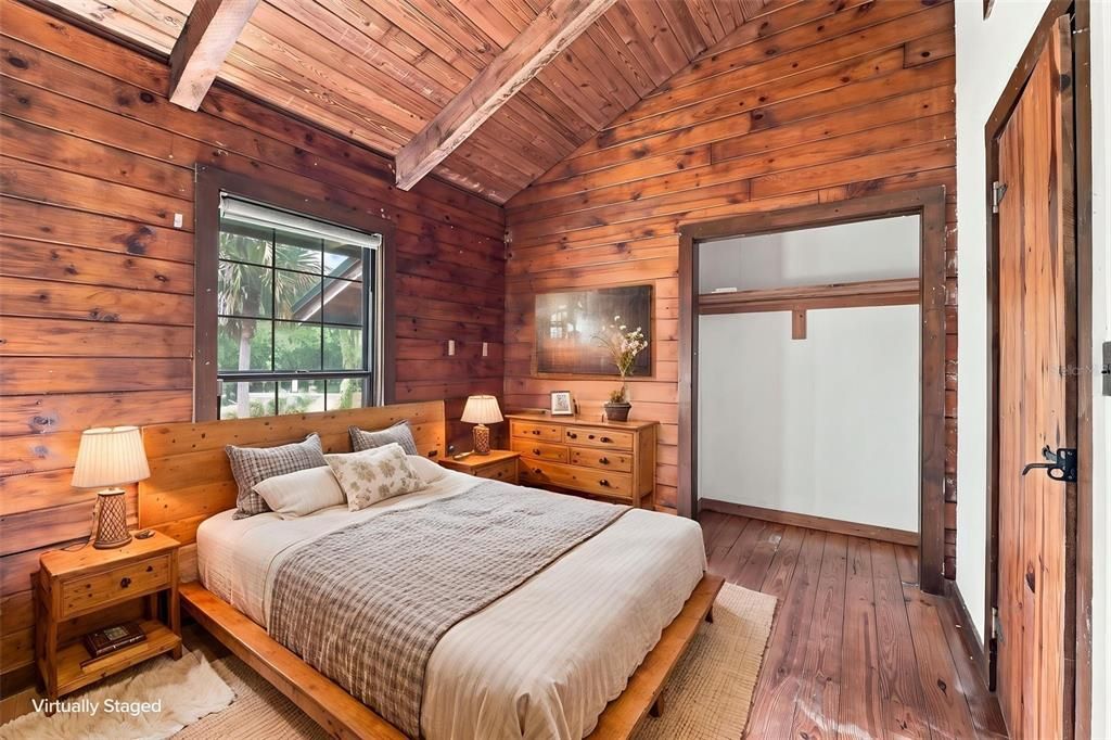 For Sale: $549,000 (5 beds, 2 baths, 2317 Square Feet)