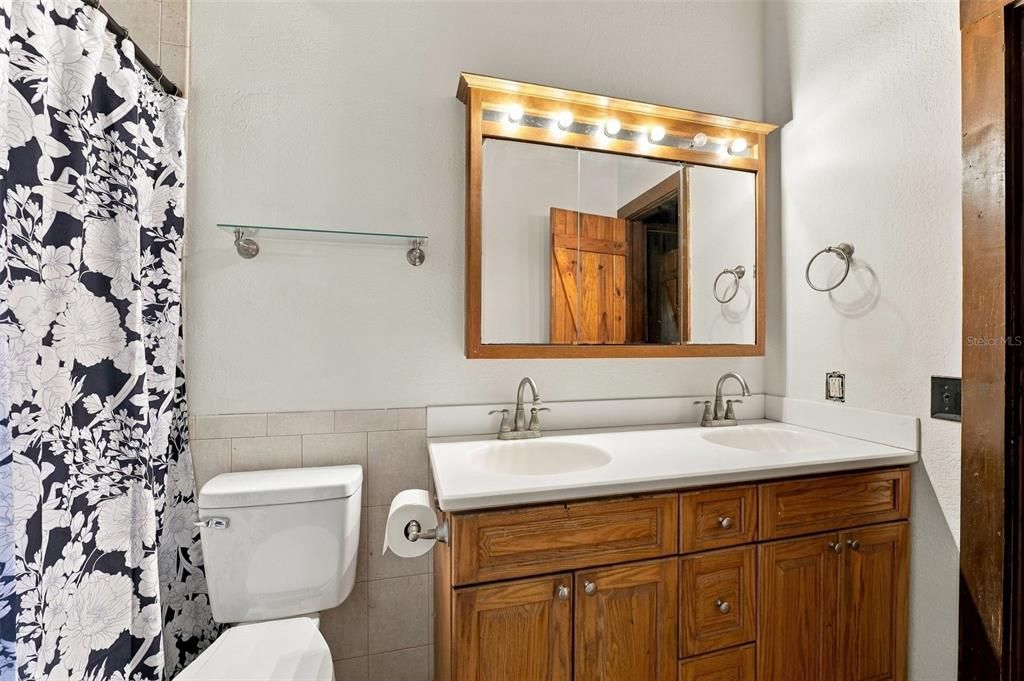 For Sale: $549,000 (5 beds, 2 baths, 2317 Square Feet)