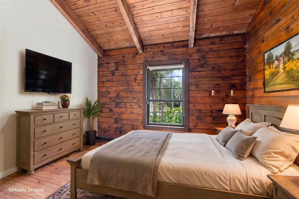 For Sale: $549,000 (5 beds, 2 baths, 2317 Square Feet)