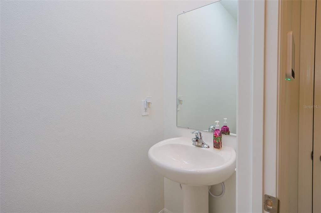 В аренду: $2,350 (3 спален, 2 ванн, 1801 Квадратных фут)